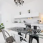 Honeydew Apartment City Center